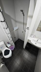 Phòng tắm tại Apartments Kata Beach view garden