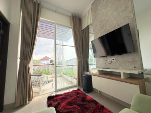 Et tv og/eller underholdning på Moses Homestay, Yogyakarta