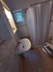 Koupelna v ubytování Arigos Apartments