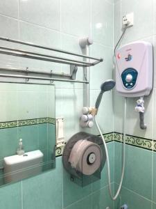 Ένα μπάνιο στο OYO 89928 ACF Guest House +61 φωτογραφίες