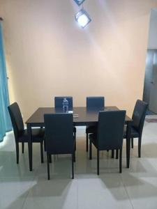 Φωτογραφία από το άλμπουμ του OYO HOME 90769 Flo Inn Homestay Bsi σε Kampong Parit +33 φωτογραφίες