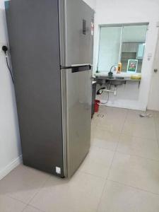 Η κουζίνα ή μικρή κουζίνα στο OYO HOME 90769 Flo Inn Homestay Bsi