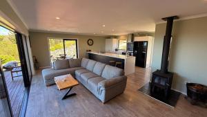 Kuchyň nebo kuchyňský kout v ubytování Golden Bay Heights - Luxury Accommodation