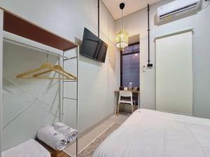 Ένα ή περισσότερα κρεβάτια σε δωμάτιο στο Urbanview Hotel Langkung Sae Magelang