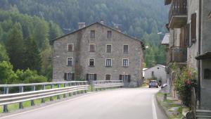 a large stone building on the side of a road at Guesthouse Seghetto in Valdidentro