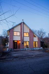 Το κτήριο όπου στεγάζεται  η παραθεριστική κατοικία