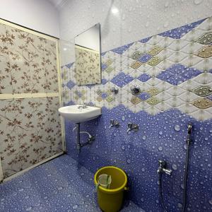 Ένα μπάνιο στο 2bhk Home Stay Calangute +64 φωτογραφίες