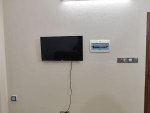 TV a/nebo společenská místnost v ubytování Best Eastern, Nikunja-2