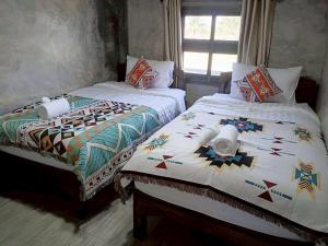 Ένα ή περισσότερα κρεβάτια σε δωμάτιο στο Banna Cafe & Glamping บ้านนา คาเฟ่ แอนด์ แกรมปิ้ง