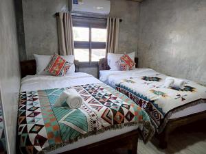 Ένα ή περισσότερα κρεβάτια σε δωμάτιο στο Banna Cafe & Glamping บ้านนา คาเฟ่ แอนด์ แกรมปิ้ง