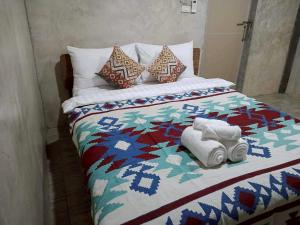 Ένα ή περισσότερα κρεβάτια σε δωμάτιο στο Banna Cafe & Glamping บ้านนา คาเฟ่ แอนด์ แกรมปิ้ง