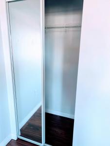 Φωτογραφία από το άλμπουμ του Executive Suite 2 Bedroom Serviced Apartment σε Alert Bay