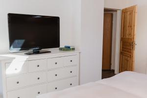 TV a/nebo společenská místnost v ubytování Appartement Aigner