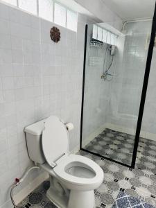 a bathroom with a toilet and a shower at Sala Homestay in Ban Mae Nai