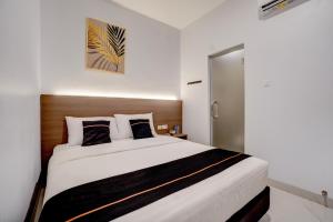 Ένα ή περισσότερα κρεβάτια σε δωμάτιο στο Collection O TJ Brother Cengkareng