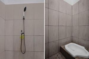 a bathroom with a shower with a toilet in it at OYO 95035 Harmony Guest House Syariah Sawojajar in Ngadipuro