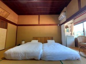 Postel nebo postele na pokoji v ubytování 俵山まちごと旅館