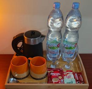 Tiện nghi pha trà/cà phê tại The Cat And The Kraken Paliton Jacuzzi Suites with Solar and Starlink