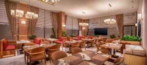 Μια τηλεόραση ή/και κέντρο ψυχαγωγίας στο Best Western Premier Hidden Hills Hotel