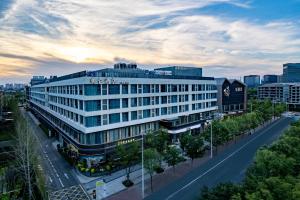 Fotografie z fotogalerie ubytování Meilun Hotel, Longhu Financial Island, Zhengzhou v destinaci Čeng-čou