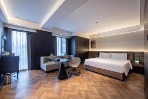 Postel nebo postele na pokoji v ubytování Meilun Hotel, Longhu Financial Island, Zhengzhou