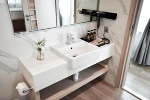 Ένα μπάνιο στο Eco Tree Hotel Causeway Bay +26 φωτογραφίες