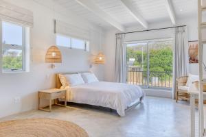 Ένα ή περισσότερα κρεβάτια σε δωμάτιο στο Bon Bini Beach House +35 φωτογραφίες