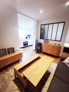 Μια τηλεόραση ή/και κέντρο ψυχαγωγίας στο Grain de Sable Vue Mer