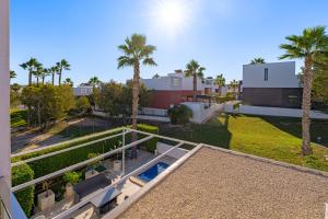 an aerial view of a house with palm trees at Villa La Finca Golf in Algorfa