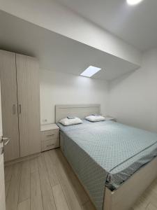 Giường trong phòng chung tại S Apartments A1