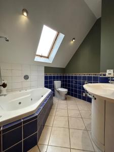 O baie la A luxury seaside vacation villa located in a quiet and upscale neighborhood