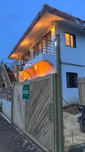 Το κτήριο όπου στεγάζεται  το διαμέρισμα