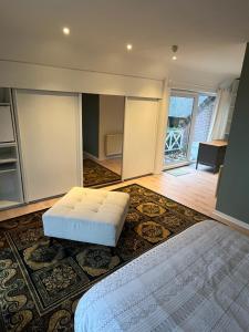 A bed or beds in a room at Silk and Stone Manor