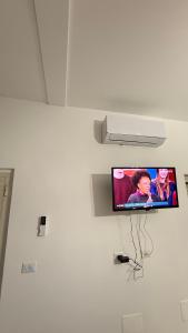 Μια τηλεόραση ή/και κέντρο ψυχαγωγίας στο Loft Plaesano