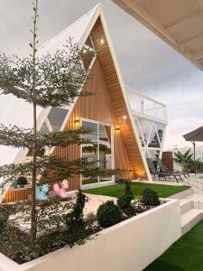 Κήπος έξω από το Quatra Belle Villa