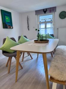 a living room with a table and chairs at Landferienwohnung Simon in Schmallenberg