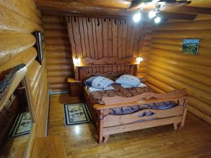 Ένα ή περισσότερα κρεβάτια σε δωμάτιο στο House Kurortna