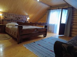 Ένα ή περισσότερα κρεβάτια σε δωμάτιο στο House Kurortna