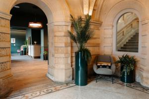 Ο χώρος του λόμπι ή της ρεσεψιόν στο The Hobson Cambridge by Adina