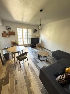 Χώρος καθιστικού στο Spacieux studio à deux pas du centre