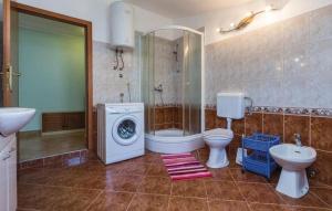 Een badkamer bij Apartment Roland