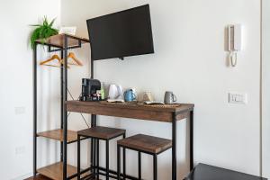 a shelf with a television on top of it at Tresor 39 in Polignano a Mare +16 photos