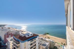 Una vista del océano desde un edificio en Delmar, en Cavacos