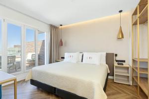 Postel nebo postele na pokoji v ubytování Sercotel HMO Martina