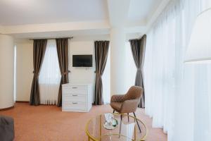 TV a/nebo společenská místnost v ubytování Vila Turistică Fabian + 26 fotografií