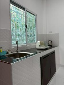 Η κουζίνα ή μικρή κουζίνα στο AN Airport Guesthouse