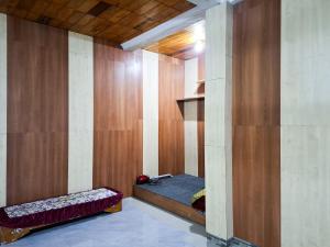 Φωτογραφία από το άλμπουμ του Amore Guesthouse Syariah Mitra RedDoorz σε Garung