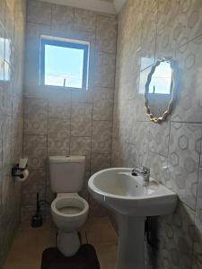 Ένα μπάνιο στο Sunrise Guest house