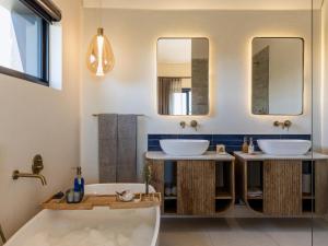 Ένα μπάνιο στο Villa and Studio Eiland +47 φωτογραφίες