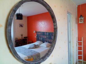 Ένα ή περισσότερα κρεβάτια σε δωμάτιο στο Chambre la Limouxine